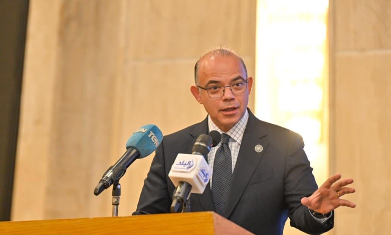 الدكتور محمد فريد وزير الاستثمار والتجارة الخارجية 