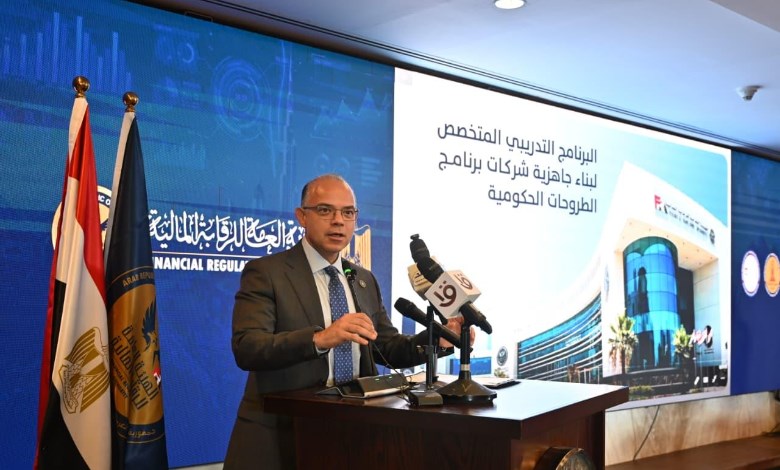 الدكتور محمد فريد وزير الاستثمار والتجارة الخارجية 