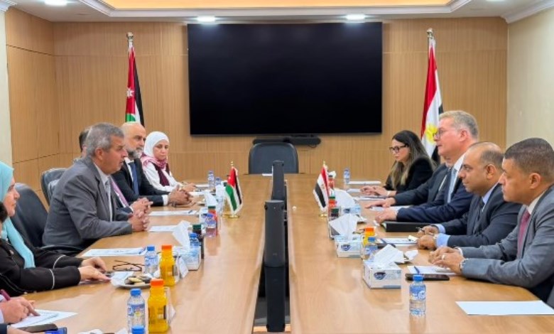 وزير البترول المصري مع نظيره الأردني